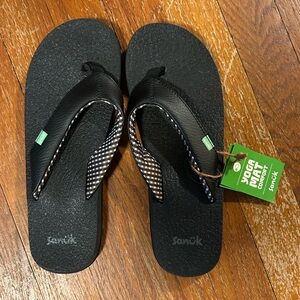Sanuk Black Yoga Mat Sandals Sz 8